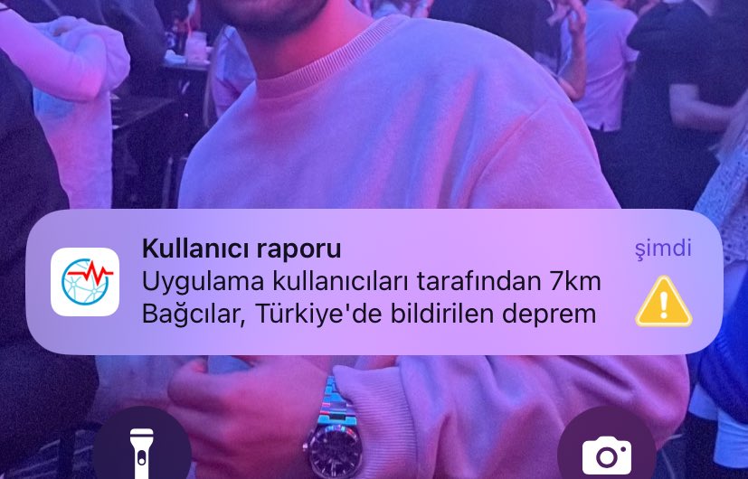 Bu bağcılardaki piç kim ya  deprem bildirip bildirip duruyor  #Sallandık