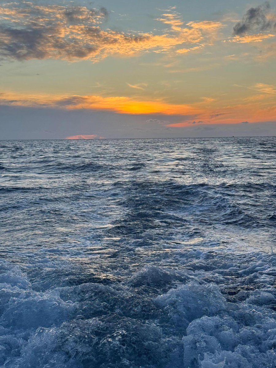 Spaghetti allo Scoglio- Fresh lobster tails n shrimp/Snow crab meat, topped with a "duo" of lobster head + crab cream soups, cooked slowly, with a little bit of seasoning to evoke the freshness n vitality of seafood in its original flavor-WOW! Who would like that?🌊⚓️🍾🍹