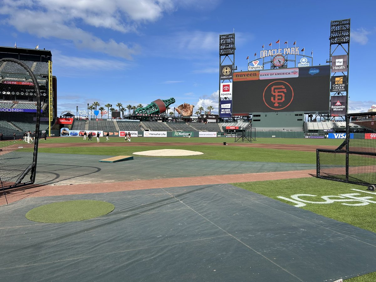 radiohicksie's tweet image. It’s baseball time! Rangers open up a three-game series against the Giants in SF tonight. Eovaldi vs Verlander. We’re on right now…on @1053thefan and the RRN!