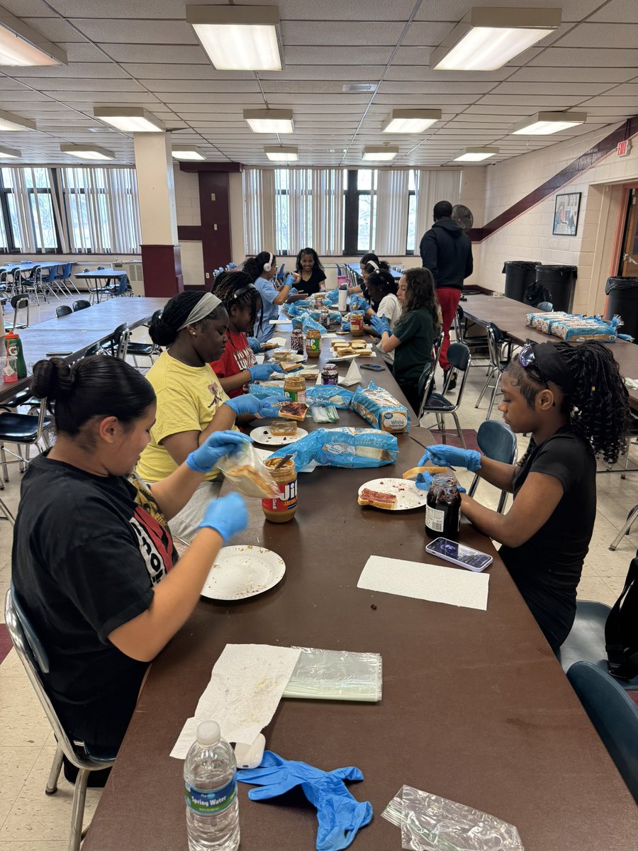 Today, Roselle Catholic Flag 🏈 girls came together to make over 100+ PB&amp;J sandwiches for those less fortunate. The sandwiches were donated to St. John’s Soup Kitchen in Newark to help feed the homeless. Proud of their teamwork, compassion, and heart!