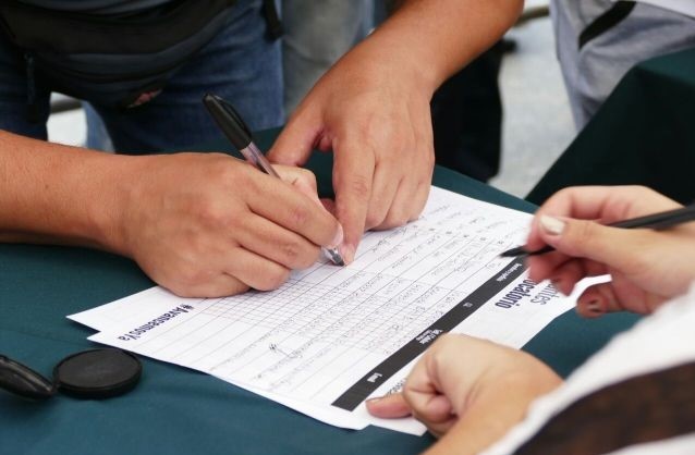 Relato de lo acontecido hace 21 años para recoger las firmas que llevaron al referendo revocatoria de 2004, hechos poco conocidos por más de 1/3 de los venezolanos de hoy en día. 

Firmando para Revocar. ismaelperezvigil.wordpress.com/2025/04/26/fir… a través de <a href="/Ismael_Perez/">Ismael Perez Vigil</a>