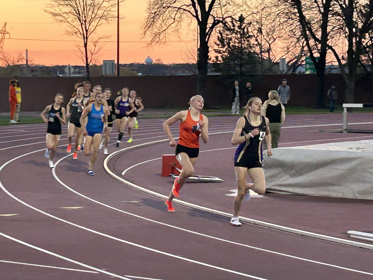 _FHSTRACKFIELD's tweet photo. Lauren breaks her own school record running 2:12.12 https://t.co/t14WScbtXz
