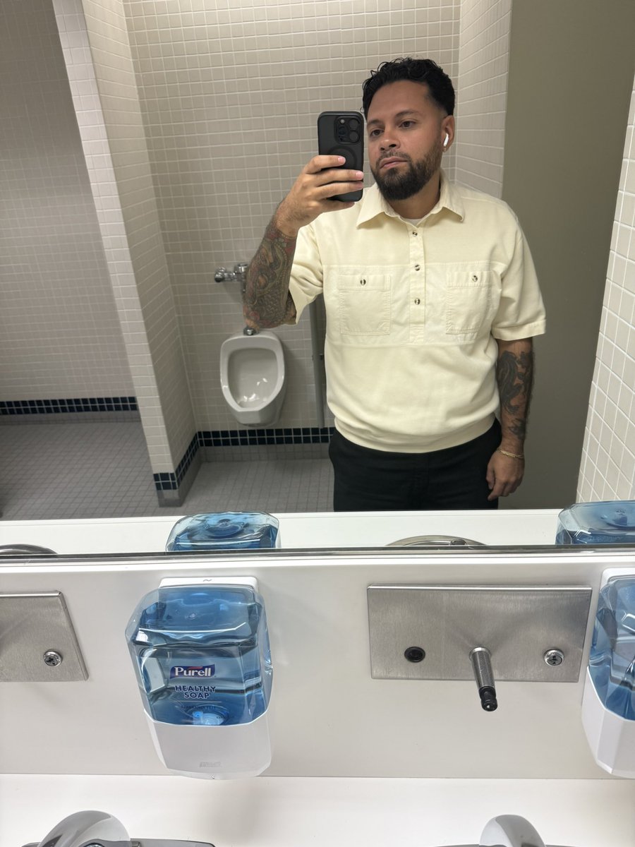 channel_bleuKC's tweet photo. Corporate flick. “Fuck this place” https://t.co/lPjJAPU755