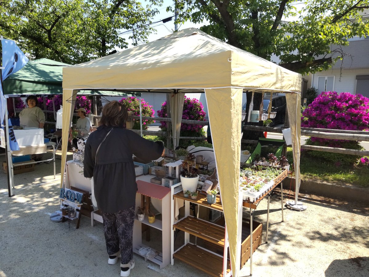 nakapapa2's tweet image. 稲沢植木まつりで26日（土）27日（日）の2日間マルシェ出店中です。
多肉植物、ハンドメイド木工鉢、リメイク鉢などを販売しています。
ご来店をお待ちしています。
#BOOW
#多肉植物
#手作り木工鉢
#ハンドメイド
#リメイク鉢
#稲沢植木まつり
#国府宮