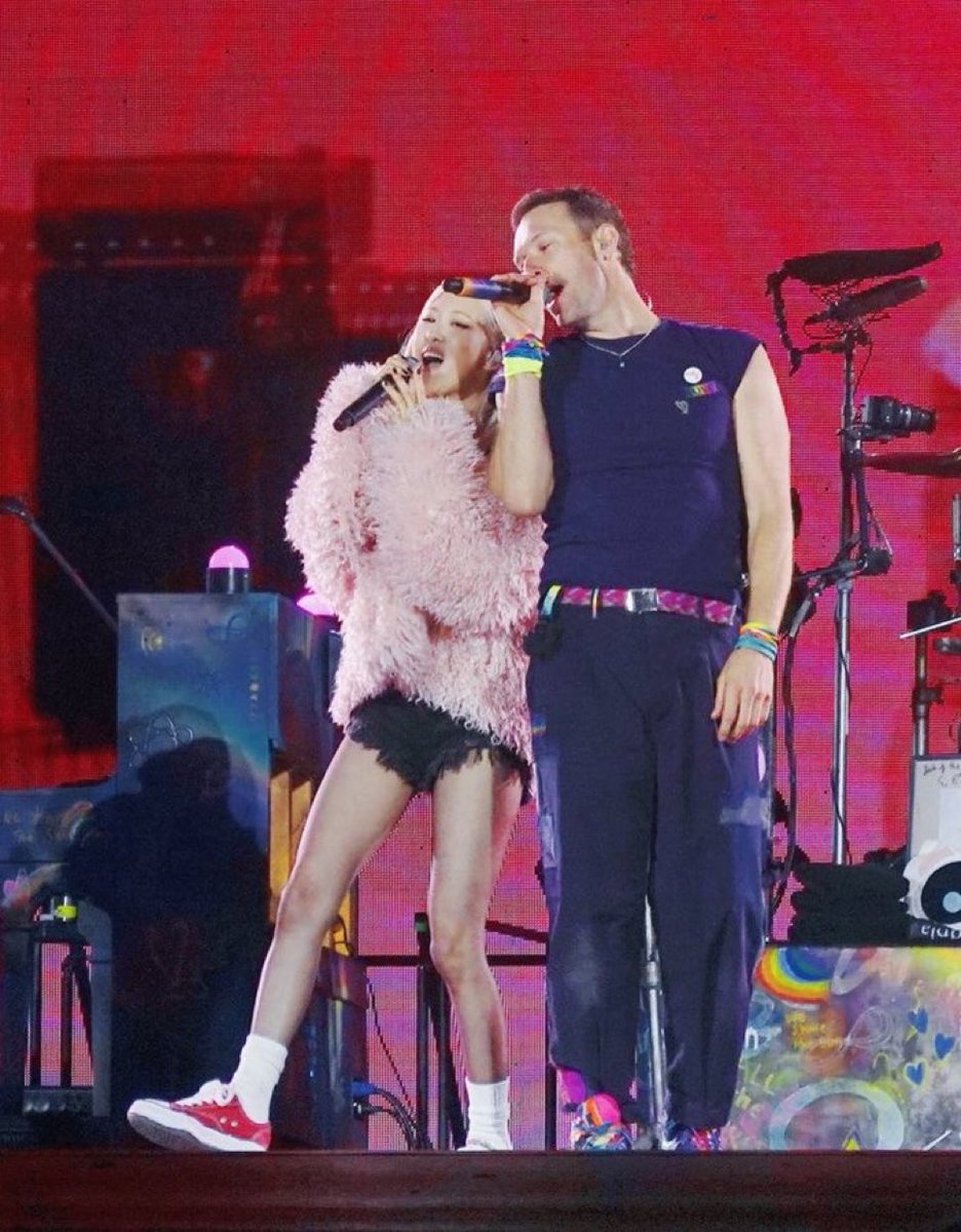 AimGeneral's tweet image. The happiest girl in the world. 

#로제 #ROSÉ #ROSÉxCOLDPLAY