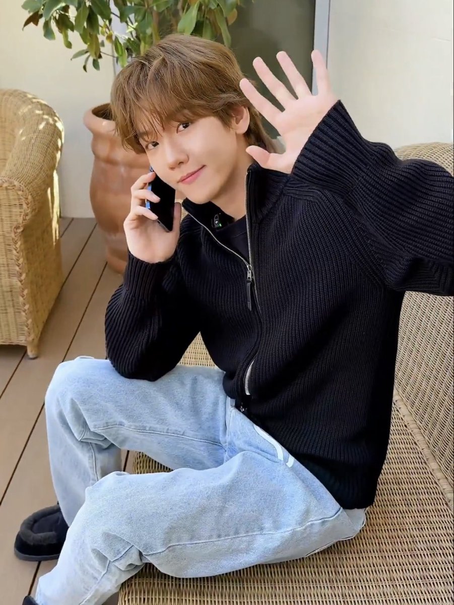 BBHLOOK__'s tweet photo. Byun Baekhyun 🫶🏻 https://t.co/NIGenPPpCC