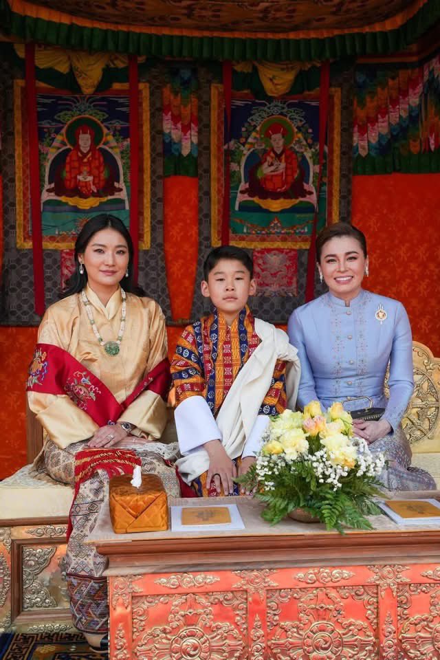 พระราชินี ทั้งสองราชอาณาจักร  🇹🇭🇧🇹 

สมเด็จพระนางเจ้าสุทิดา พัชรสุธาพิมลลักษณ พระบรมราชินี แห่งราชอาณาจักรไทย 🇹🇭 และสมเด็จพระราชินีเจจุน ปัทมา วังชุก แห่งราชอาณาจักรภูฏาน 🇧🇹
#พระราชินี #พระราขินีสุทิดา #ภูฏาน 
#ทรงพระเจริญ #Bhutan #Thailand