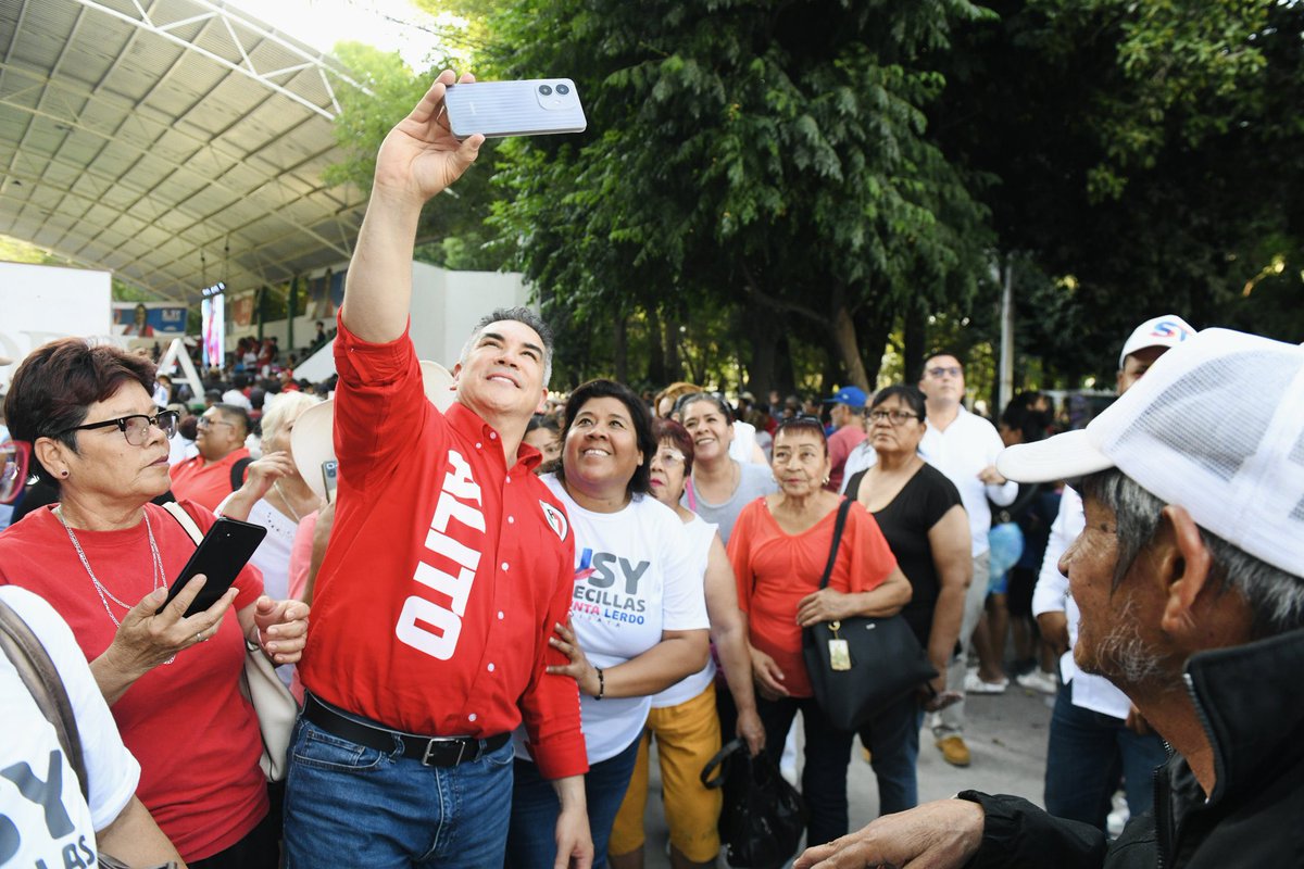 PRI_Nacional's tweet photo. En Lerdo, las y los priistas hemos demostrado que cuando se trabaja con compromiso, se logran grandes resultados. 💪🏼
Hoy queremos seguir sirviendo a este gran municipio, de la mano de @SCTorrecillas: una mujer de trabajo, de resultados y de palabra.
¡Vamos con todo!
El PRI trabaja, el PRI resuelve, el PRI da resultados. 🇲🇽 #PRIresuelve