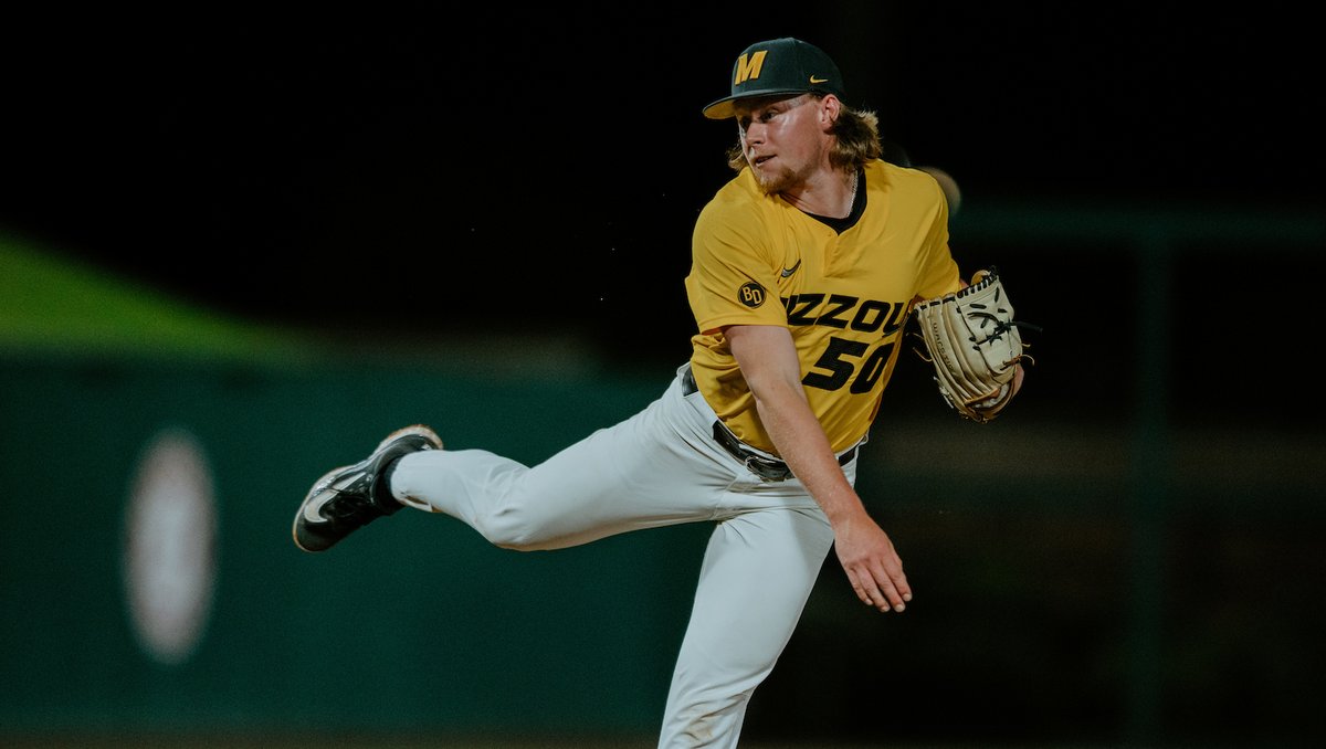 MizzouBaseball's tweet photo. 𝗕𝗲𝗻 𝗦𝗺𝗶𝘁𝗵 works a scoreless 6th, stranding a pair of baserunners.

Tigers will send Goldbeck-Lovich-Peer to the plate in the 7th.

UA 6, #MIZ 2 | 🔼7⃣
#𝙈𝙞𝙯𝙯𝙤𝙪𝙉𝙊𝙒 | 🐯⚾️ https://t.co/zNlcAdPETx