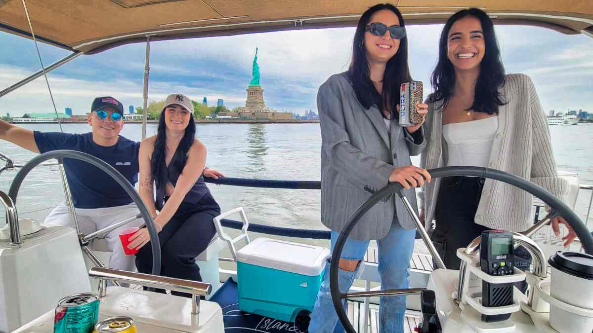 sailnyccom's tweet photo. Sailing #NYC #StatueOfLiberty #MANHATTAN #SAILING #JerseyCity #Hoboken #Brooklyn #sailorsnyc #SAILNYC https://t.co/tYHvJBs7iQ https://t.co/z4Gy1bSeUB
