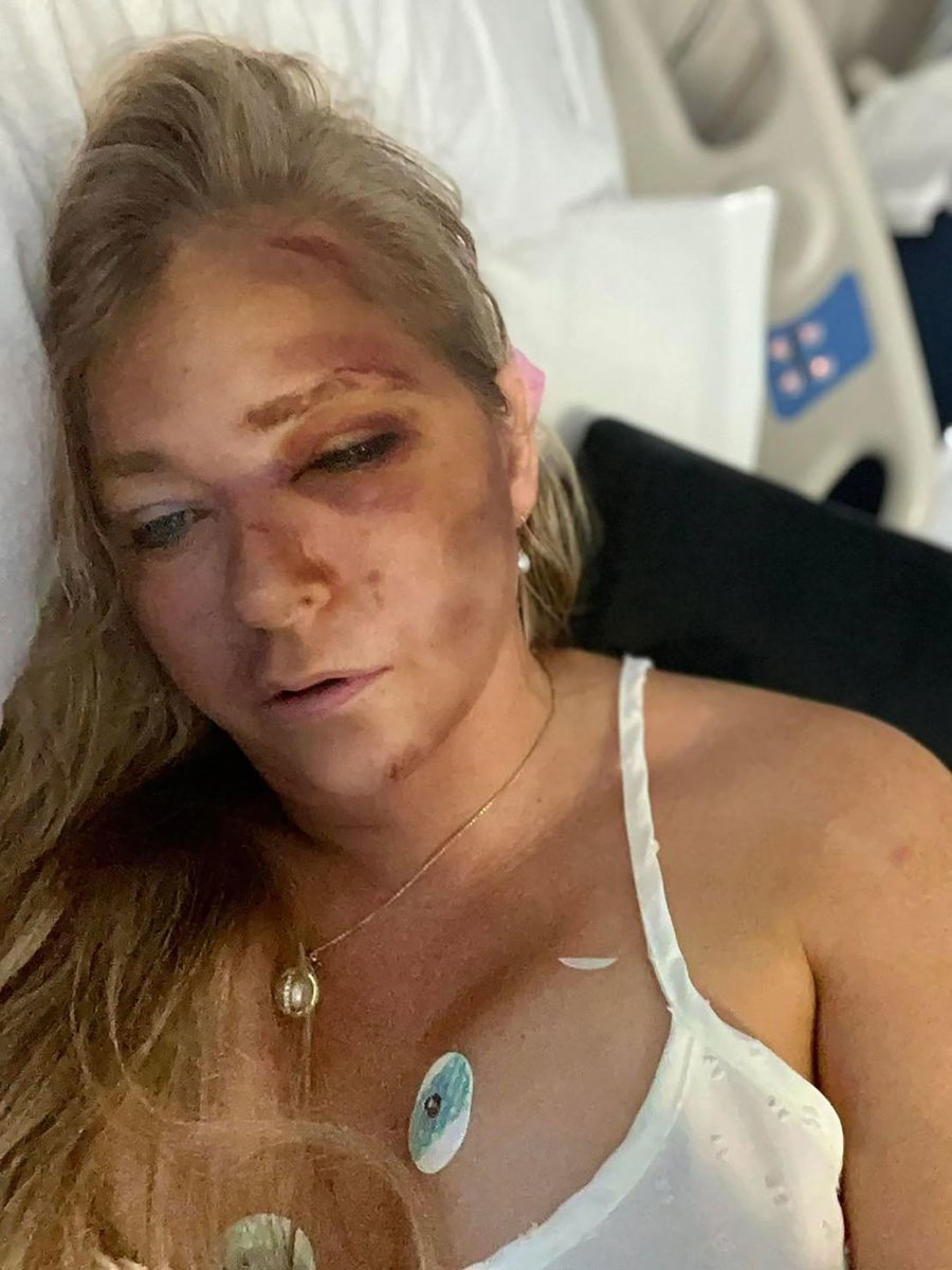 The news about Epstein's victim Virginia Giuffre supposedly committing "suicide" really makes that last photo of her way look way tf off...

Am I supposed to believe this is a selfie? And the timing is sus. You know it and I know it.