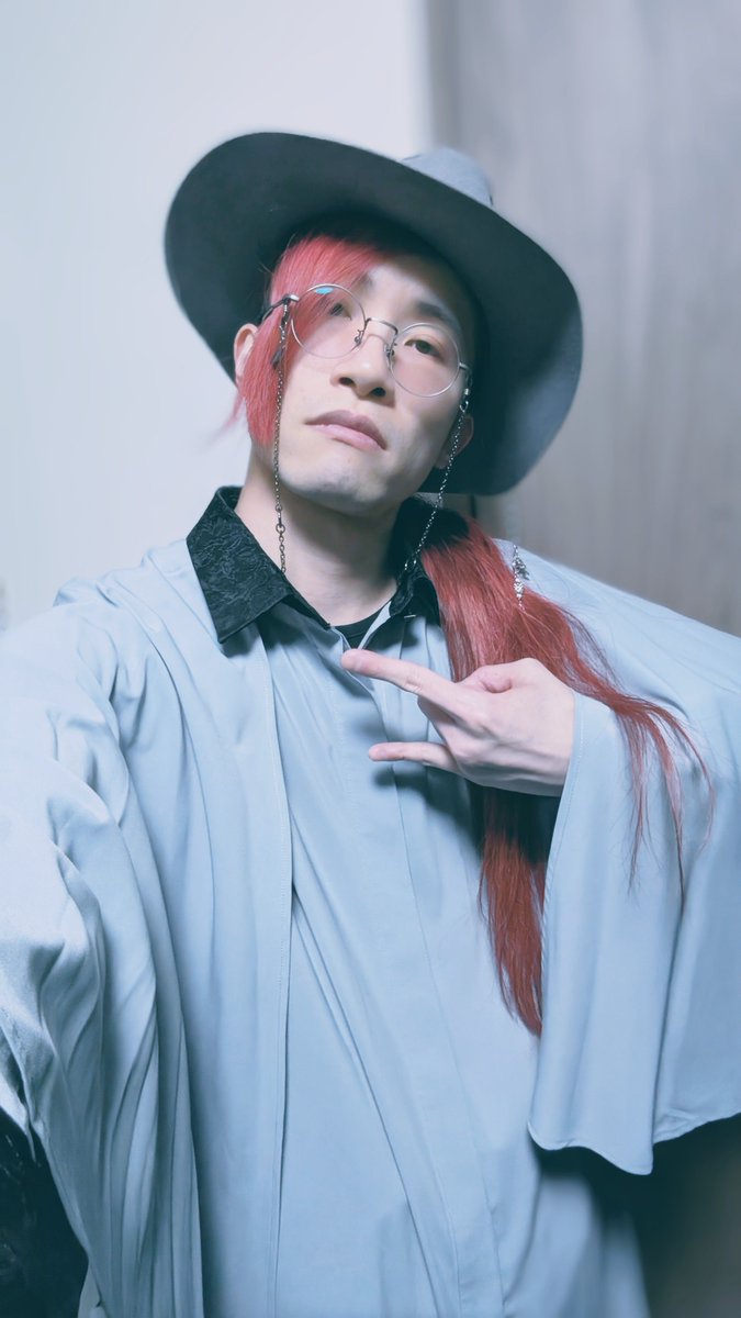 A suspicious guy appeared!