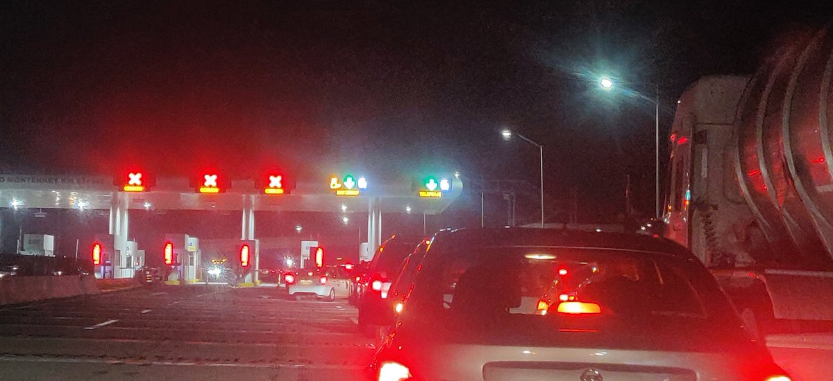 adrian_rr's tweet photo. @reanloficial  solo 2 carriles abiertos (1 pago y 1 tag) y el TAG por alguna razón super lento. Van más rápido los del pago que los del TAG. Entrada a Morones viniendo de Saltillo https://t.co/RL8T8Ugi3i