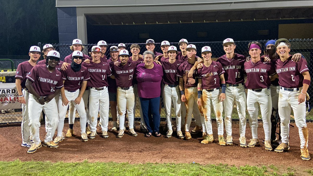 Final:

Fountain Inn - 4
Wren- 2

It was a great crowd for our Junior Fury Night!

The Fury finish the regular season 21-5 (13-2) and will be at home for the first game of the playoffs 

#FindAWay