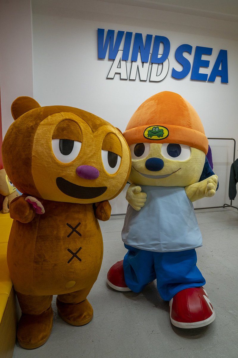 本日、4/26(土）にパラッパとPJベリーがShibuya PARCO 5F の “Parappa The Rapper" x "WIND AND SEA” コラボPOP UPに遊びにくるよ✨
11時〜14時と16時〜18時の間の時間帯✨
4/29(火)、5/3(土)、5/6(火)にも同じ時間帯に登場！

#windandsea  #parappatherapper #パラッパラッパー #rodneyfun
