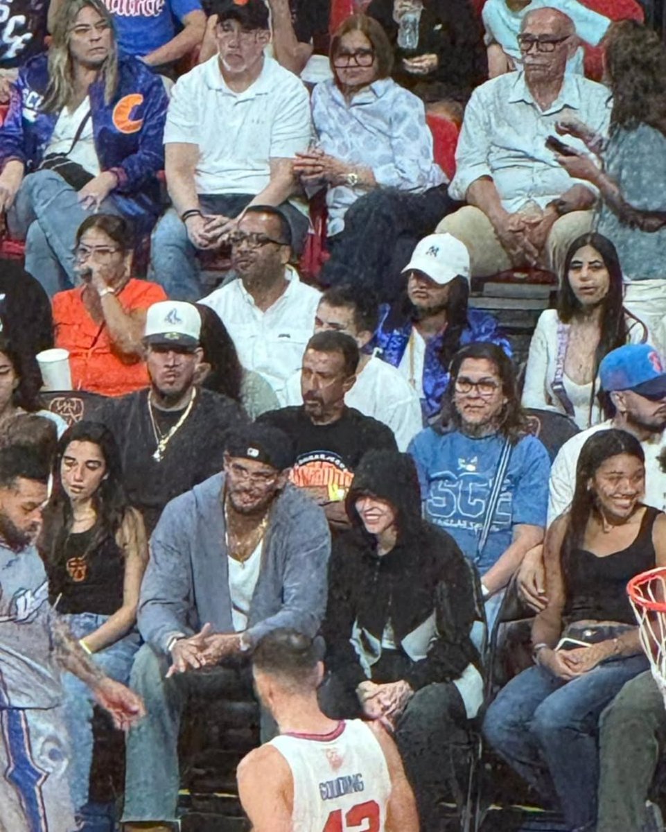 ¡Young Miko está noche en Puerto Rico en el partido de baloncesto de Los Cangrejeros De Santurce vs Los Vaqueros De Bayamón!