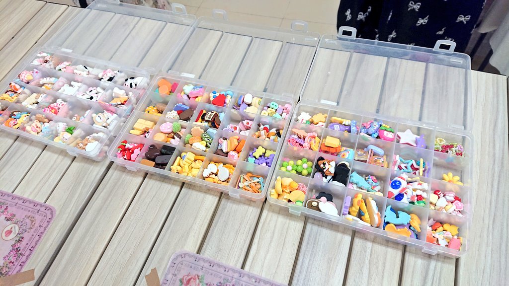 semboku_iz's tweet photo. こんにちは👋😃
今日、明日と【MACARON】さんのワークショップ開催してます😌

可愛くデコレーションしませんか？😆

文房具のデコレーションが人気です💕

#ワークショップ
#イズミヤ
#イベント

(な) https://t.co/OL6Lval3Dc