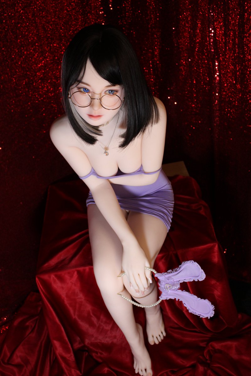 ElodieEtrielle's tweet photo. "Sorry for a bit of a late post... forgot it was Friday... Should I do a Saturday post? Maybe make up for it?." - Raven

H032-A head, promo makeup, custom eyes.      

#momodoll #tpedoll https://t.co/yXhXIp4Ue7
