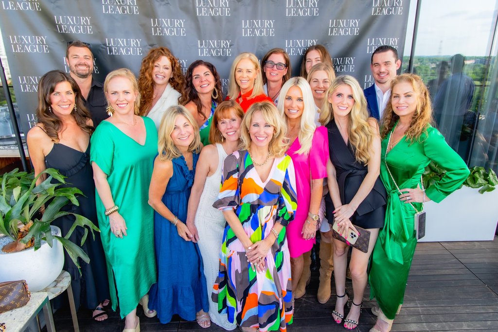 HagerBridgette's tweet photo. #FlashbackFriday to the Luxury League Kickoff Party ✨ An incredible night celebrating top-tier talent and the power of connection in Austin’s luxury real estate scene. I’m honored to be part of this group pushing boundaries and redefining what luxury means in Central Texas. https://t.co/NnHoRdIO8K