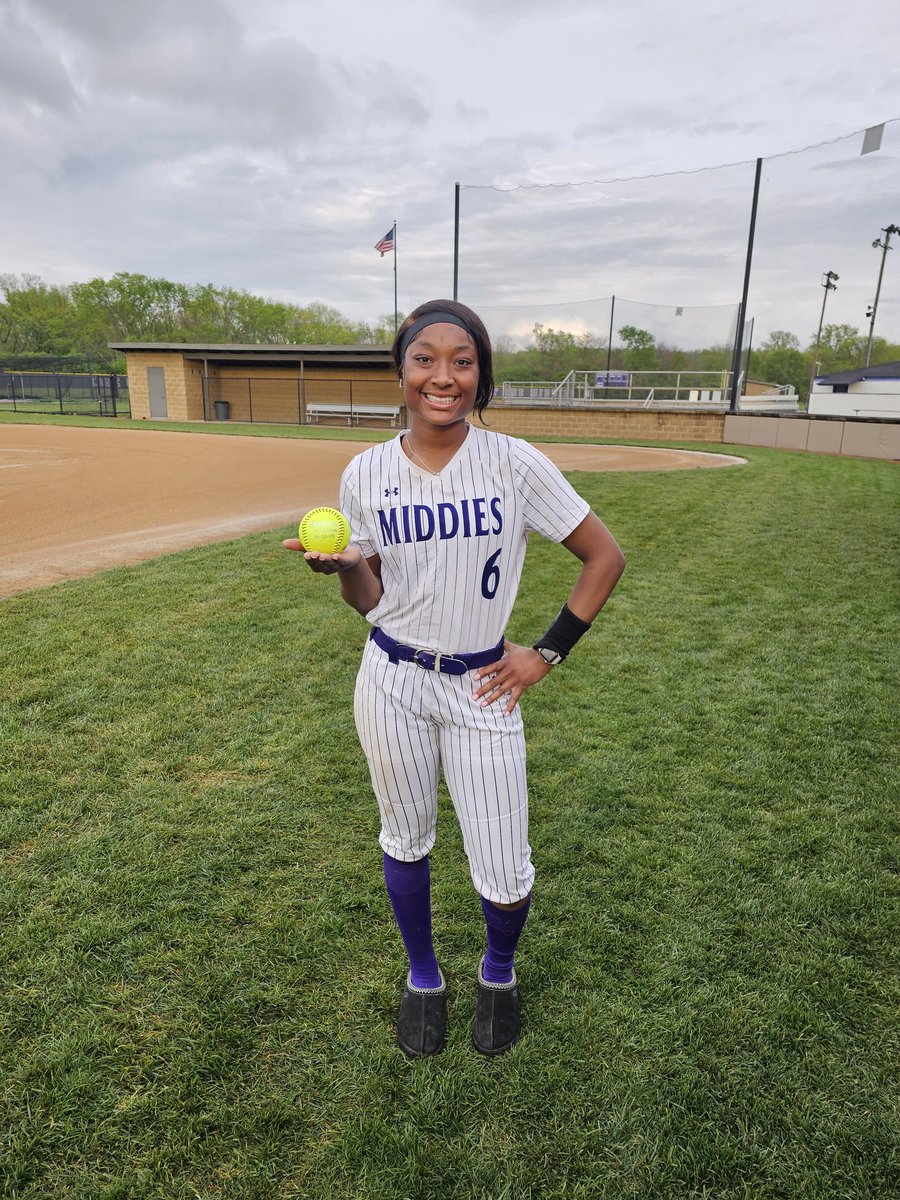 💥DINGER ALERT 💥   

Leila hit her 5th homerun of the season today vs Sycamore! 💪💜🥎