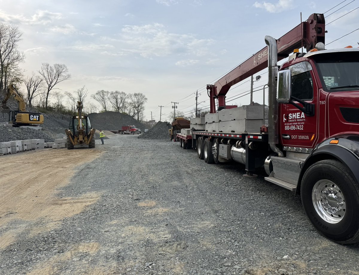 SheaConcrete's tweet photo. Our @PeterbiltMotors “Power Fleet” finished strong 💪 on this “Full Load Friday” … We are ready to make this weekend work for us 🇺🇸 … Teamwork makes the dream work #april2025 #precastconcrete #thesheaway #fullloadfriday #madeintheusa🇺🇸 #teamworkmakesthedreamwork https://t.co/nCMtoR3lHT