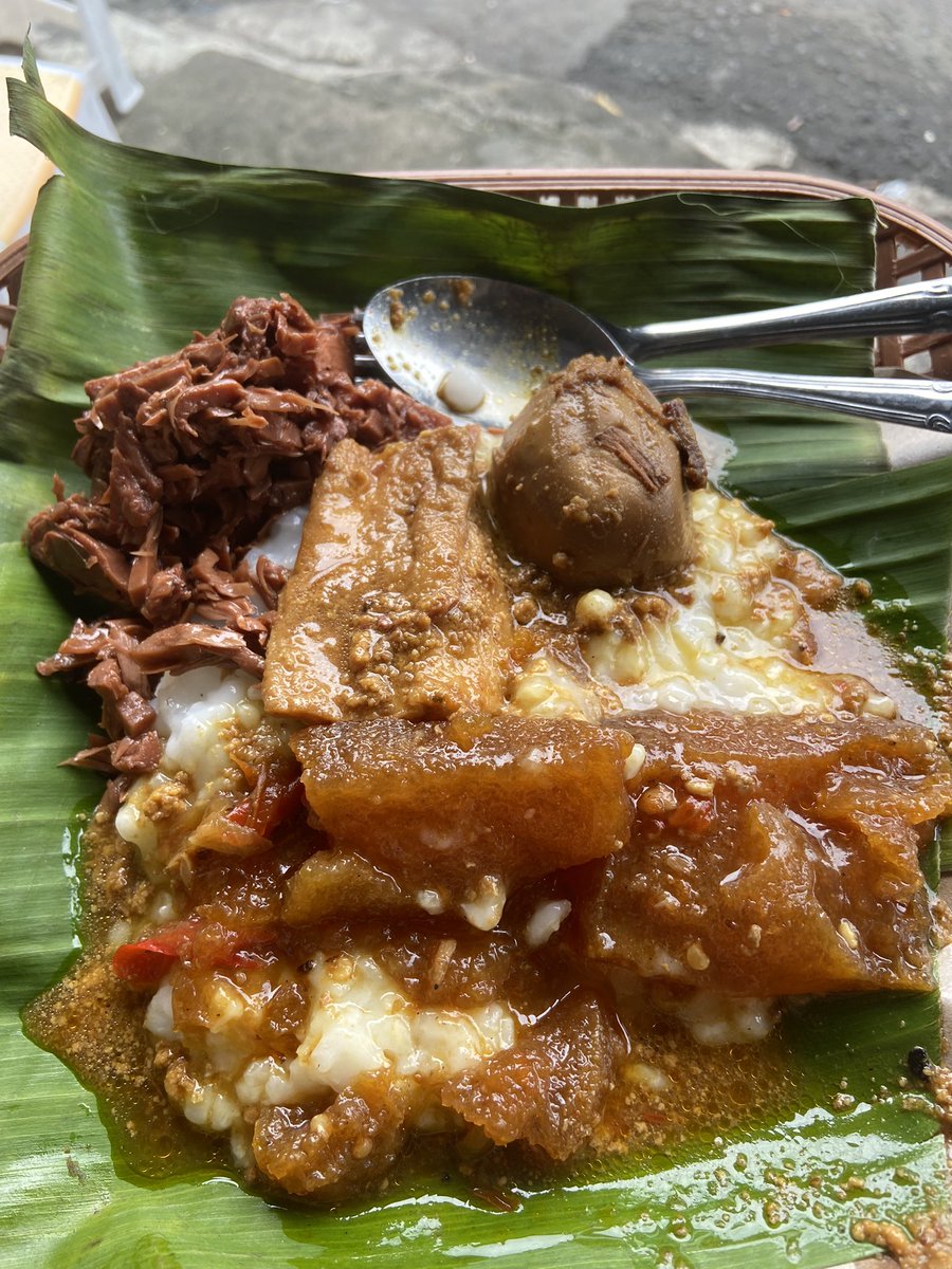 Robin_Cwan1010's tweet photo. bubur gudeg enak jg weyyy https://t.co/2v903FJwTy
