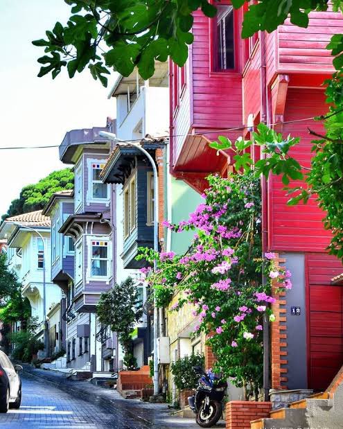 kayamerthasan_'s tweet photo. Çengelköy’ün cumbalı ahşap güzelleri https://t.co/wgxMYzWyfc