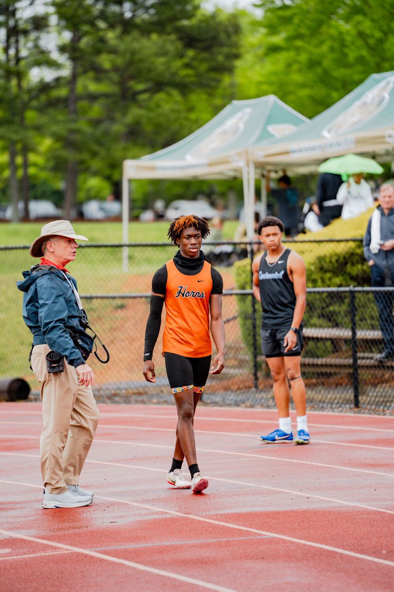 SECTIONAL BOUND!
300MH 4A REGION CHAMP -39.25
110MH REGION RUNNER UP -15.5
4x200 REGION RUNNER UP -1:30.3
4x400 REGION RUNNER UP -3:24.5