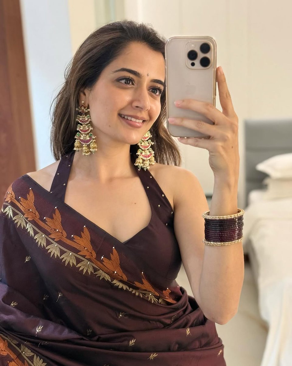 Mango Music Kannada (@mmusickannada) on Twitter photo Actress "Ashika Ranganath" brings out the elegance in the classic traditional Saree❤️
<a href="/AshikaRanganath/">Ashika Ranganath</a>
#AshikaRanganath #Actress #Ashika #ActressGallery #Sandalwood #MangoMusicKannada Actress "Ashika Ranganath" brings out the elegance in the classic traditional Saree❤️
<a href="/AshikaRanganath/">Ashika Ranganath</a>
#AshikaRanganath #Actress #Ashika #ActressGallery #Sandalwood #MangoMusicKannada