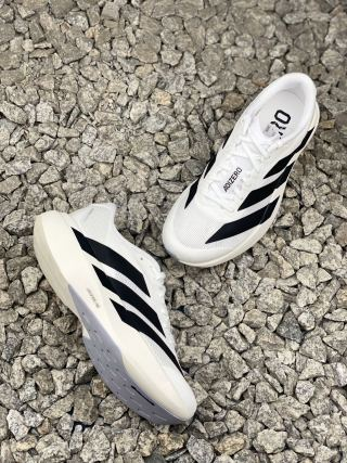 Shoefactory111's tweet photo. AD Adizero Evo SL M white and black Zero series marathon lightweight racing sports running shoes.
#Adidas #FreshKicks #MensShoes #ShoeGoals https://t.co/jtfP5GKIna
