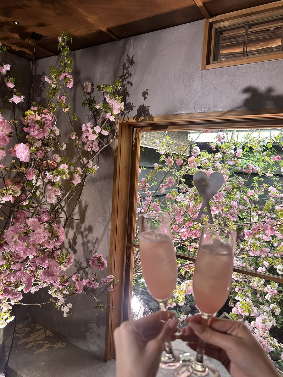 Amiparis SS25 BLOSSOM
CAPSULE COLLECTION🌸✨

新作も世界観も全部素敵だった🤭

#amiparis #25ss