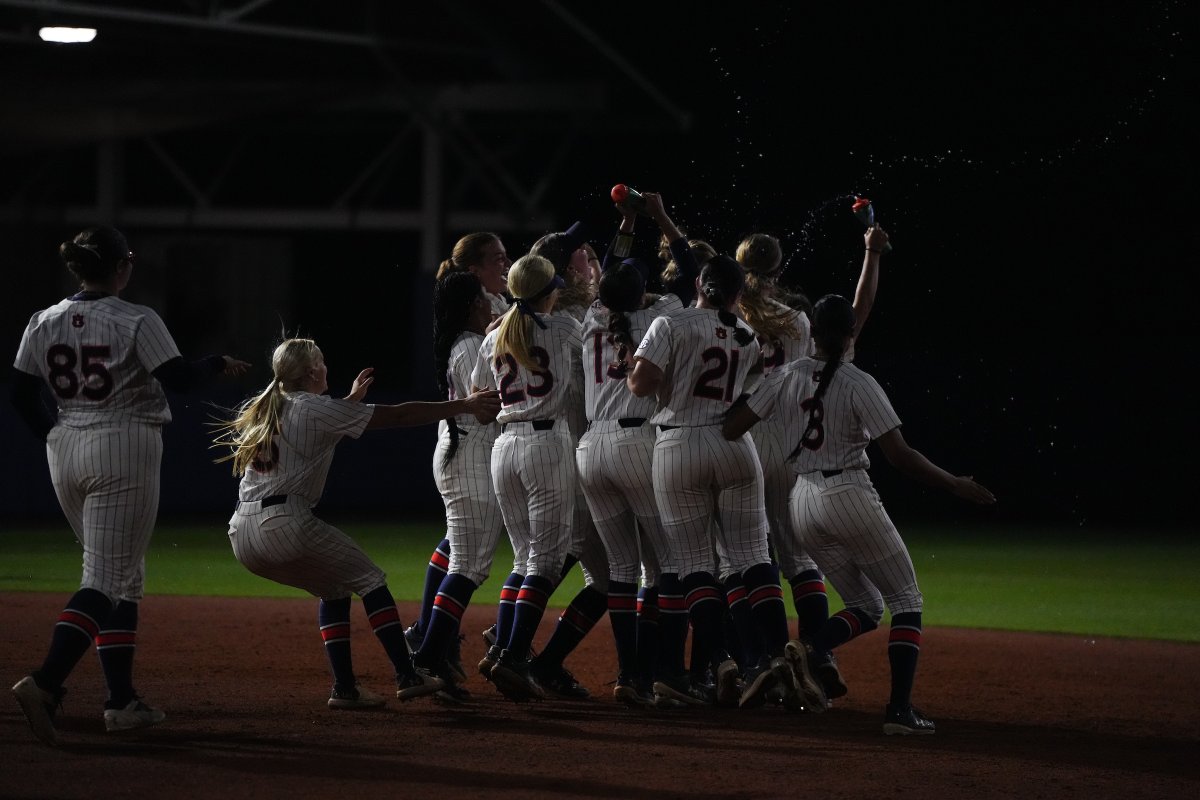 Auburn Softball tweet media