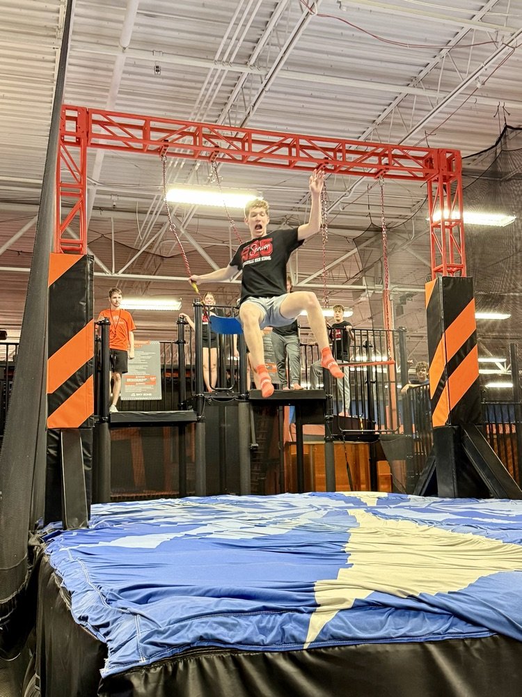 LestervilleR4's tweet image. Our seniors have wrapped up day one of their senior trip! Sky Zone, Top Golf, Olive Garden and hanging out at the hotel. Have fun seniors!