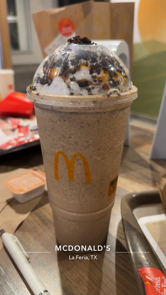 monkeybone88's tweet image. McDonald’s caramel frappe with Oreos #frappe #oreos