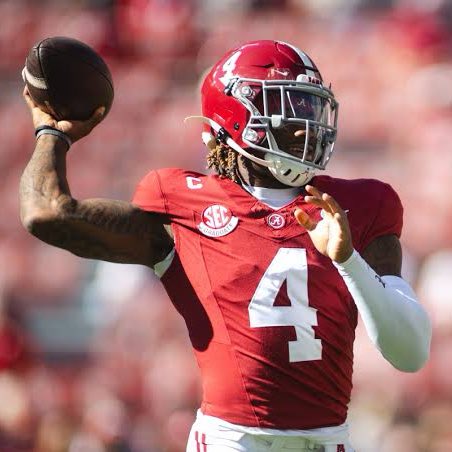 Jalen Milroe: 

✅
• El QB más rápido desde Lamar Jackson 
• Pases explosivos 
• ATLETA
• Release rápido 

❌
• Lecturas
• Corre de más 
• Decisiones
• Mecánicas
• 2024

Se me hizo Justin Fields, MUY parecido. 

No me vuelve loco, pero seré hipócrita y lo hypearé; obvio.