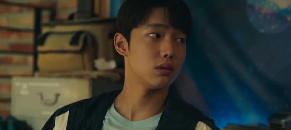 dearbubble7's tweet photo. first chanyeong telling heesu why he feels like he doesn't know anything about him, then makes heesu's whole situation about himself (as the selfish person he is) and making him cry ... you'll never convince me that he's a good friend
#2반이희수 #HeesuInClass2 #HeesuInClass2Ep9 https://t.co/1Nl1oexKnI