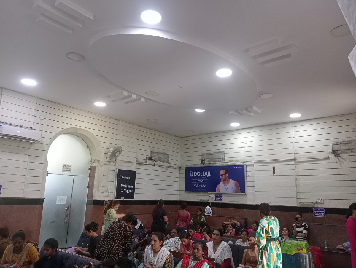 sendruchi's tweet photo. Dear Sirs
Was so excited to reach Nagpur Railway stn after long time, in my mind I had image of comfortable waiting area which used to be few years ago but to my surprise, condition of ladies waiting area is pathetic with only 1 AC,rest of the ACs have been removed, dirty toilets https://t.co/zdOa4ygN6u