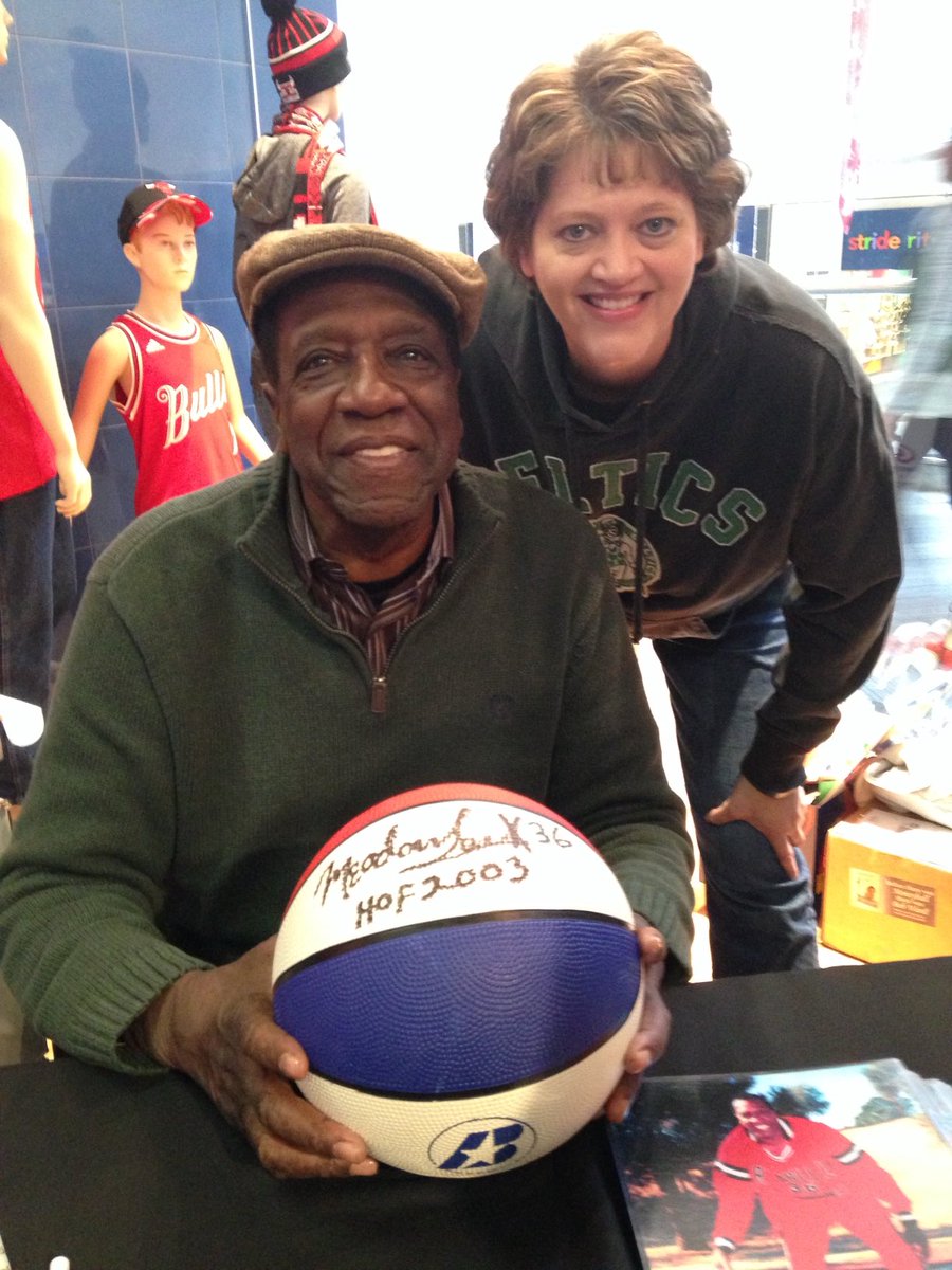 SwansonShari's tweet photo. Happy 93rd Birthday ⁦⁦@meadowlarkL⁩ ♥️🏀💙 https://t.co/PrSIuZkRe3