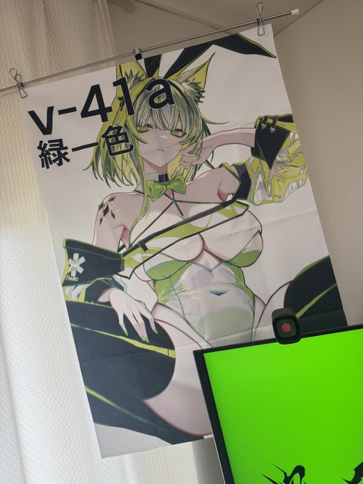 完全に購入したのを忘れていたのですが、ポスタースタンド組み立てみました💚 