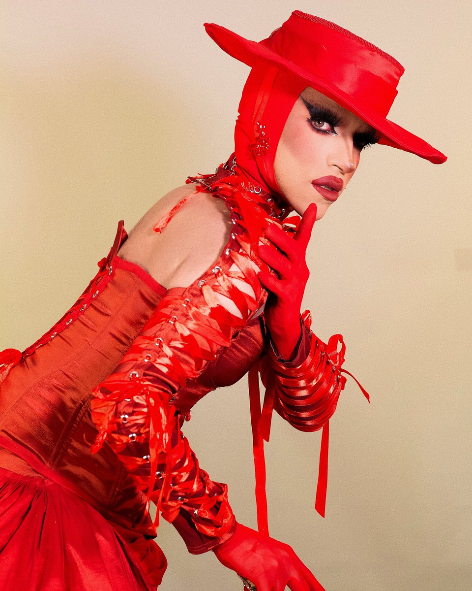 cpherart's tweet photo. Nos vemos mañana para ver a Mother Monster! ❤️🥹😍✨️ el felipe del 2009 está muy feliz! 🫶 https://t.co/mPQZSYHJSl