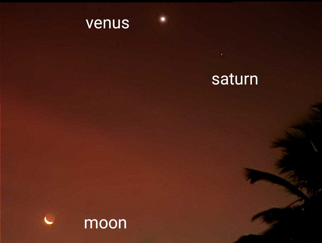 bharanivt's tweet photo. Awesome celestial smiley face 😊 formed by the conjunction of moon, venus and saturn seen from Chennai today morning. @ChennaiRains @MasRainman @HaiyanTip @kalyanasundarsv @ramanathan4548 @yamini_speaks @jayasartn #SmileyMoon #smiley #Chennai #Moon #VenusPhotography https://t.co/ix8prRt5ar
