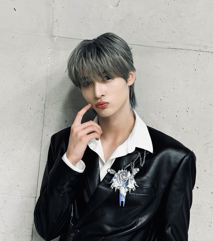 nmmbro's tweet image. ⠀ 
⠀ ⠀  ⠀    ⠀⠀       un   aplauso    ₍ ♥ ₎    para   esta   pareja   que   está   enamorada
                ⸺ ﹙ #Vaini𓍼Finn  ﹚ ꣑୧ 🕯
 #ForeverStartsHere 💍#LoveInTheWoods