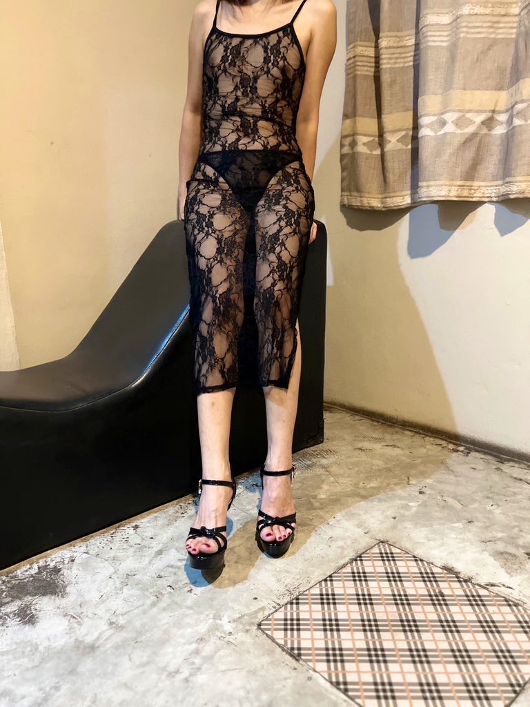 wife show tweet media