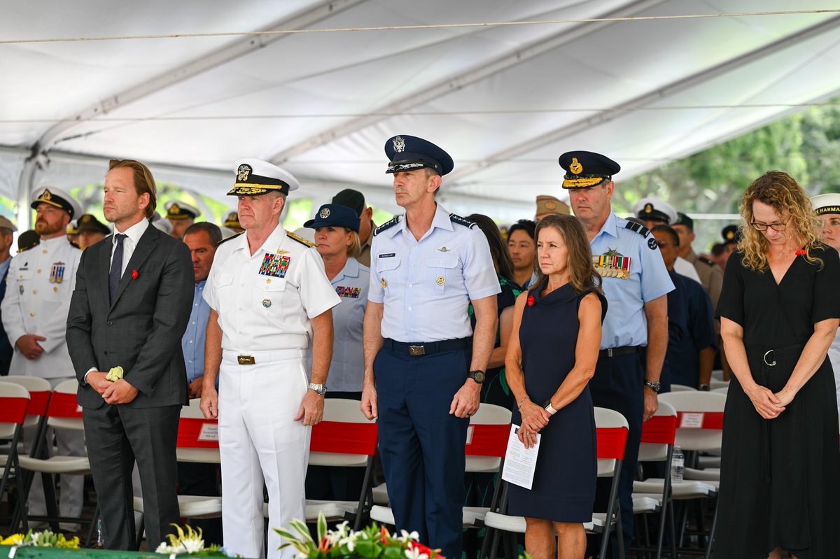 PACAF's tweet photo. 🇺🇸🇦🇺🇳🇿
Today, we remember the service of our allies from Australia and New Zealand. Its an honor to stand shoulder to shoulder with them on ANZAC Day to pay tribute to their courage and sacrifice. #LestWeForget
@AusAirForce @nzdefenceforce
#Mateship #ANZACDay #WeRememberThem https://t.co/Qrsj9nJ5qM