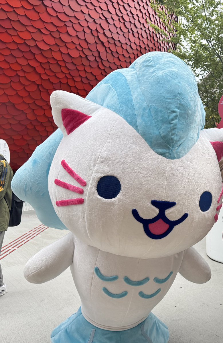 シンガポール館のマーリーくん。たまたま居たので一緒に記念撮影