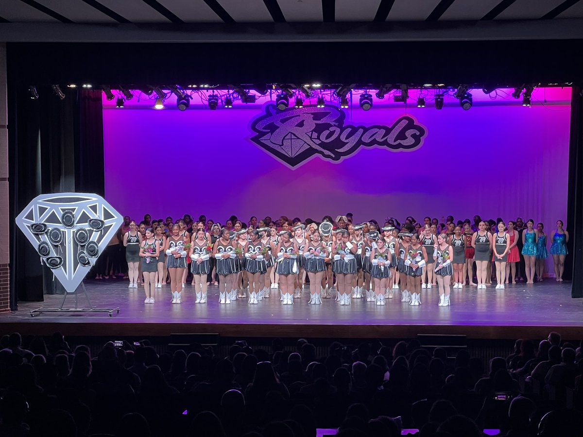 trhspva's tweet image. Congrats to our @RandleRoyals on another amazing spring show!
We are lucky to have seen this group of seniors grow with our campus and can’t wait to see where you go next! 🖤🤍🩶
Your hats are hung but remember- once a Royal, always a Royal 💎
@RandleHS