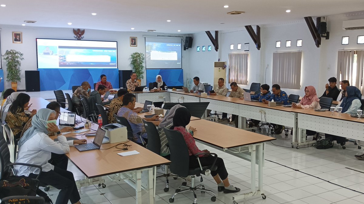 #SahabatBahari <a href="/djpt/">Tammy Smartt</a> melalui Dit. Usaha Penangkapan Ikan (UPI) melaksanakan kegiatan Sinkronisasi Perizinan Berusaha Penangkapan dan Pengangkutan Ikan Pusat-Daerah serta Pendampingan Perizinan Penangkapan Ikan untuk Nelayan Kecil (25/04).

Kegiatan yang dilaksanakan secara daring