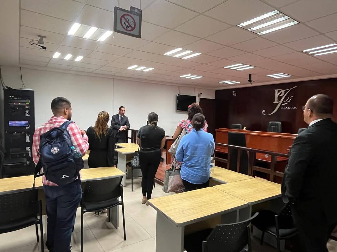 Recibí a los alumnos de la Maestría en Política Criminal que imparte el INFOSPE, tuvimos un recorrido por el edificio central y charlamos sobre la función que realizamos en el Consejo y algunos puntos relativos a la Reforma Constitucional del PJ.