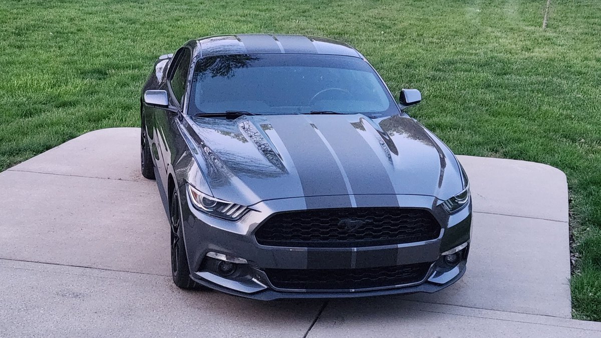The weather is nice, finally a chance to really clean the car .... and it just rained.