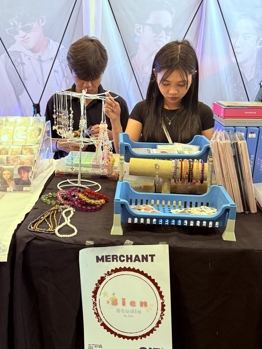 seventeen_ACEs's tweet photo. Check out one of our official merchant ‘Sien Studio’ for All Eyes on GYU.
Merchants area is accessible by anyone! Drop by and check out these cute items 🫶

🗓️ April 26-27, 2025
Photo Exhibit 
📍 Ayala Malls MarQuee Mall
Cupsleeve Event 
📍 The Coffee Bean & Tea Leaf MarQuee Mall

#AllEyesOnGYU